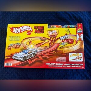 Mattel Hot Wheels Crash Frenzy Speedway - Red and Yellow